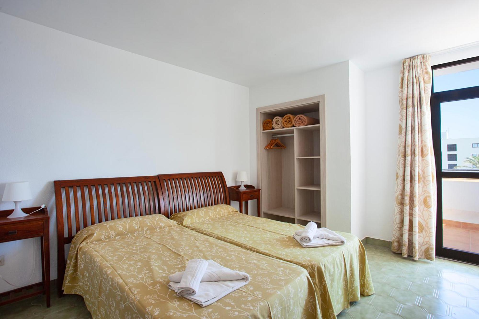 Apartamentos Don Quijote Кала Ратхада Екстериор снимка
